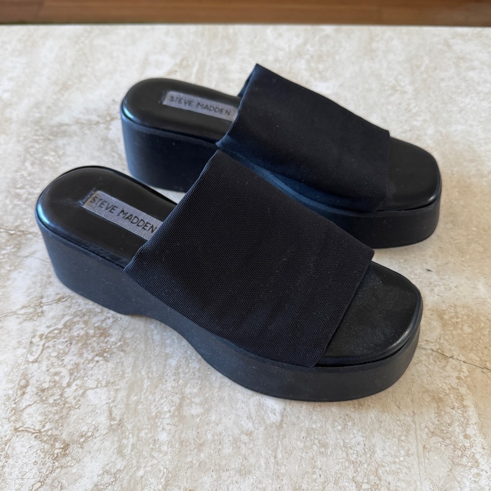Steve Madden black chunky platform sandals